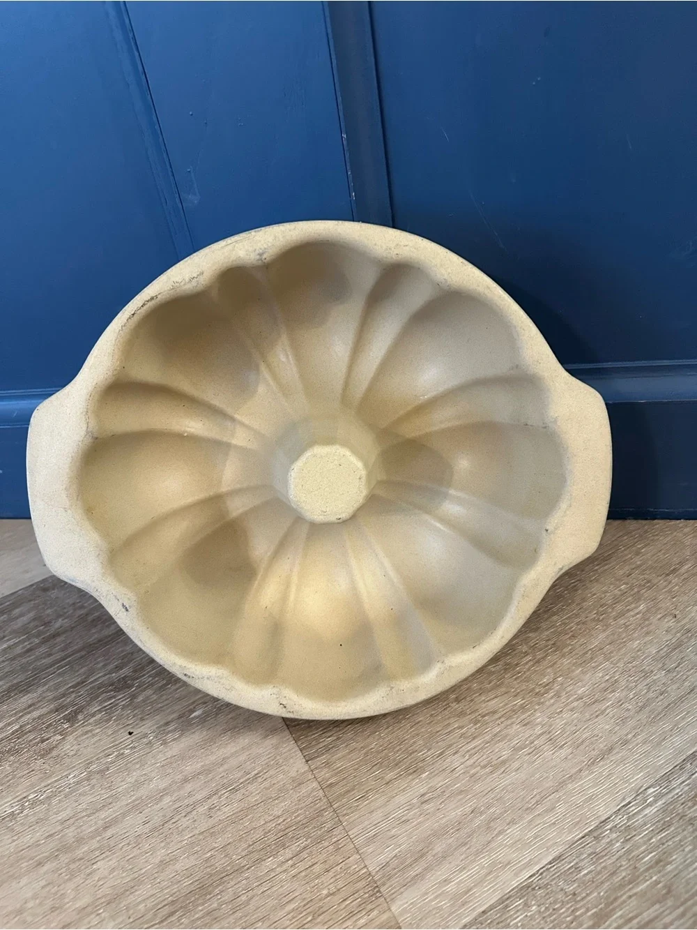Pampered Chef Family Heritage Stoneware #1440 Fluted Bundt Cake Pan 10” USA